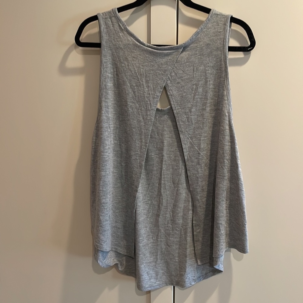 Workout Top - Picture 2 of 3